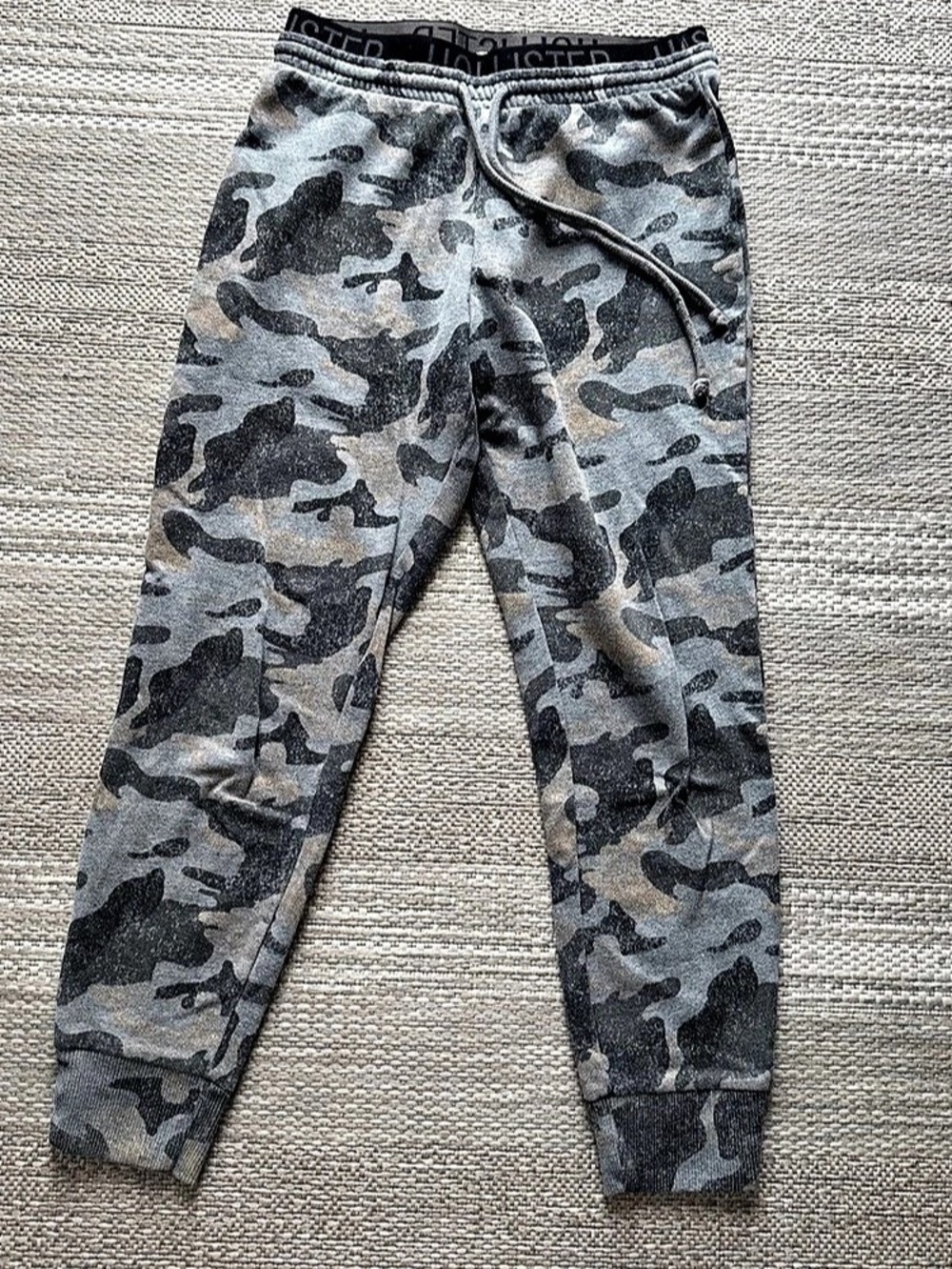 Hollister Camo Jogger Sweatpants with Branded Waistband Gray & Black size S